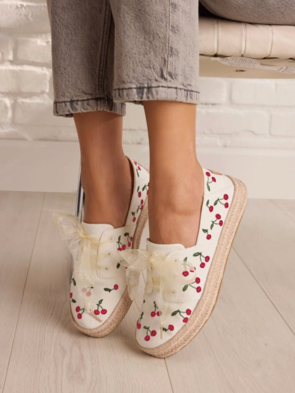 Toms Carolina lace-up espadrille Natural Cherry size 8. NWT!